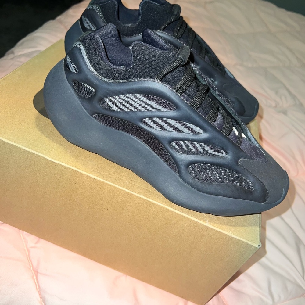 Authentic Yeezys - Picture 2 of 4
